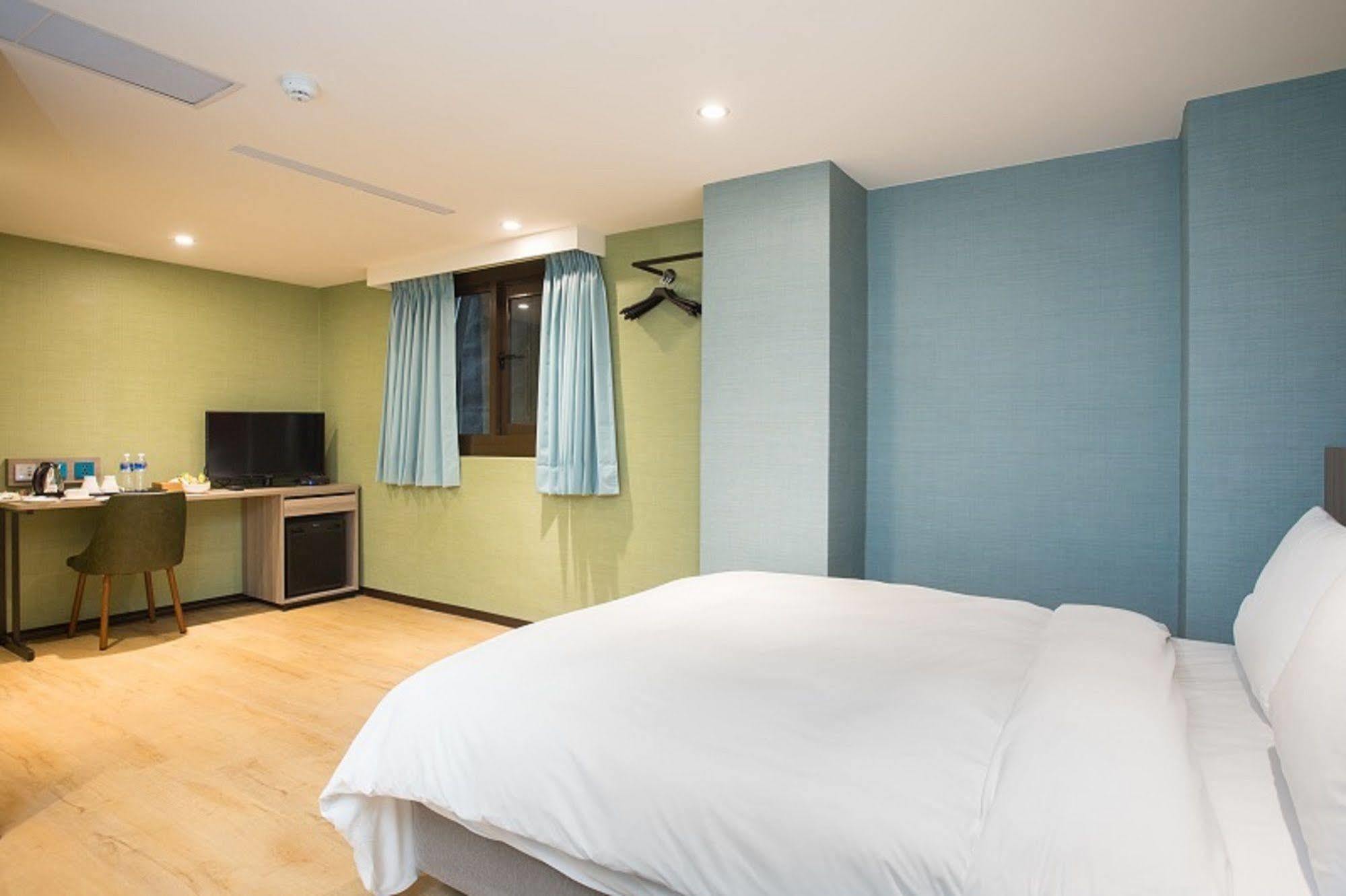 Rainbow Hotel Taipei Exterior photo